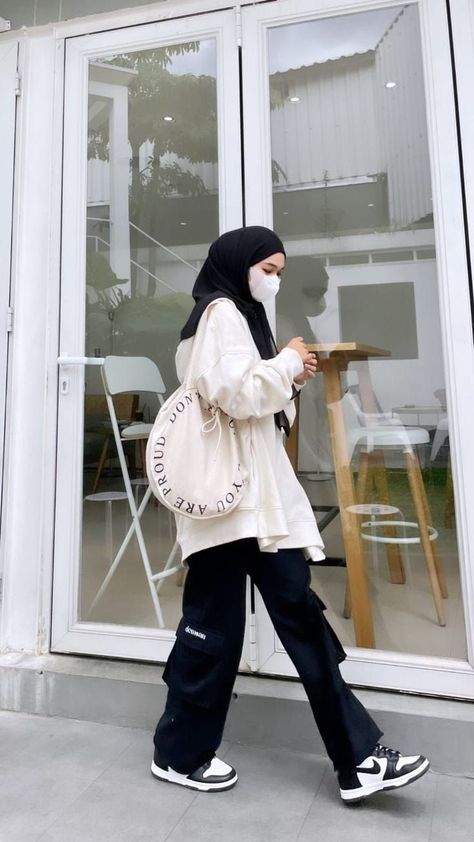 Hijab Fashion Streetwear, Hijabi Teenage Outfits, Fesyen Korea, Fesyen Islam, Outfit Hijab Casual, Modele Hijab, Stile Hijab, Street Hijab Fashion, Dress Korean