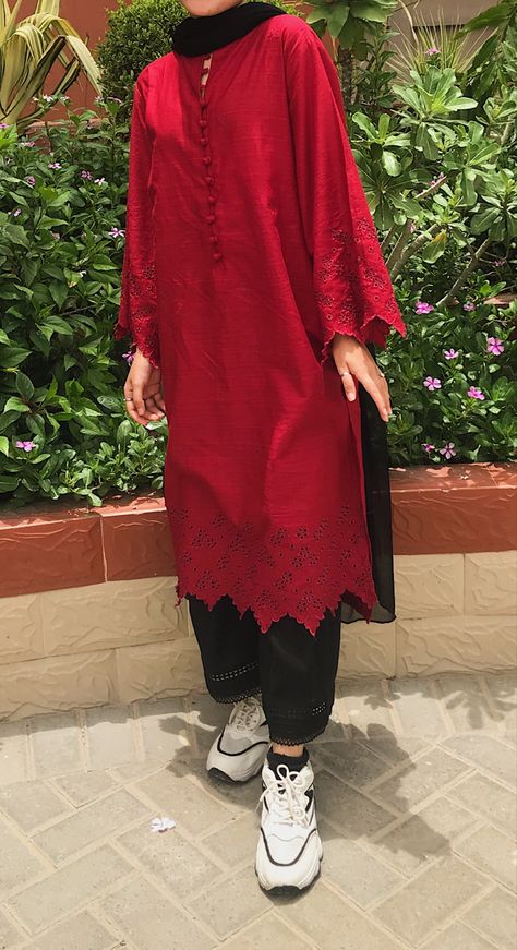 Pakistani University Outfit, Desi Clothes Pakistani Outfits Simple, Pakistani Outfits Simple, Modest Modern Outfits, Pakistani Dress Design Ideas, Simple Dress Casual, Pakistani Women Dresses, Desi Aesthetics, Pakistani Fashion Casual