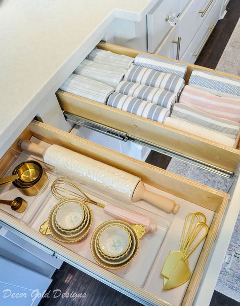 Baking Organization, Satisfying Organization, Kitchen Cabinet Organization Ideas, Cheap Office Decor, Drawer Organization, Decor Ikea, Kitchen Drawer Organization, Kitchen Organisation, Interior Vintage