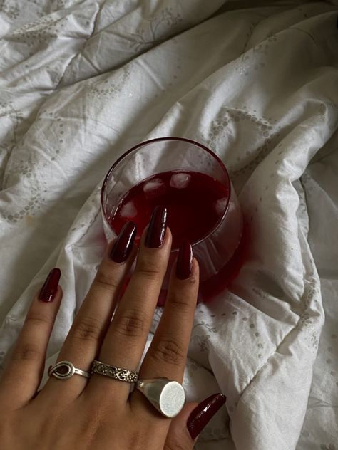 Wine Almond Nails, Cherry Red Nails Acrylic, Nails Aesthetic 90s, Maroon Almond Nails, Purple And Red Nails, Cherry Cola Nails, Morocco Fits, Stiletto Nails French, Dark Cherry Red Nails