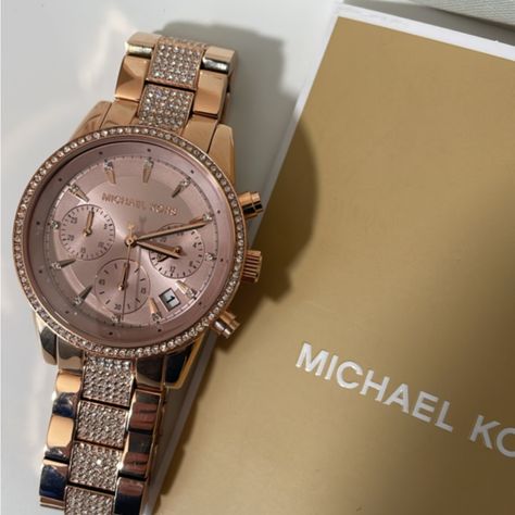 Brand New Never Worn Michael Kors Watch Rose Gold Designer Rose Gold Chronograph Watch, Classic Pink Watch With Round Dial, Pink Round Watches With Subdials, Pink Chronograph Watch For Formal Occasions, Pink Chronograph Watch As Gift, Pink Chronograph Watch For Gift, Luxury Pink Diamond Watch With Subdials, Luxury Pink Watches With Subdials, Timeless Rose Gold Chronograph Jewelry