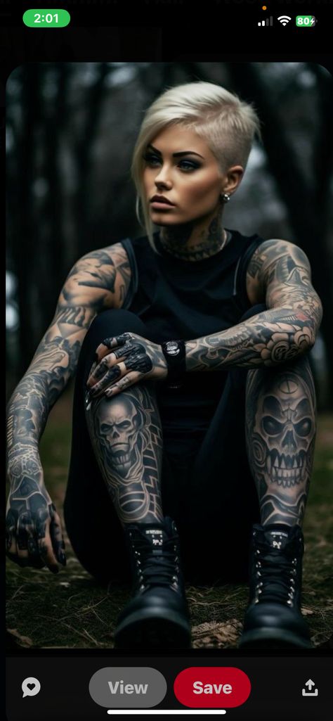 Half Shaved Head Hairstyle, Half Shaved Head, Mujeres Tattoo, Edgy Short Haircuts, Half Shaved, Tattoed Women, Tattooed Women, Edgy Short Hair, Edgy Hair