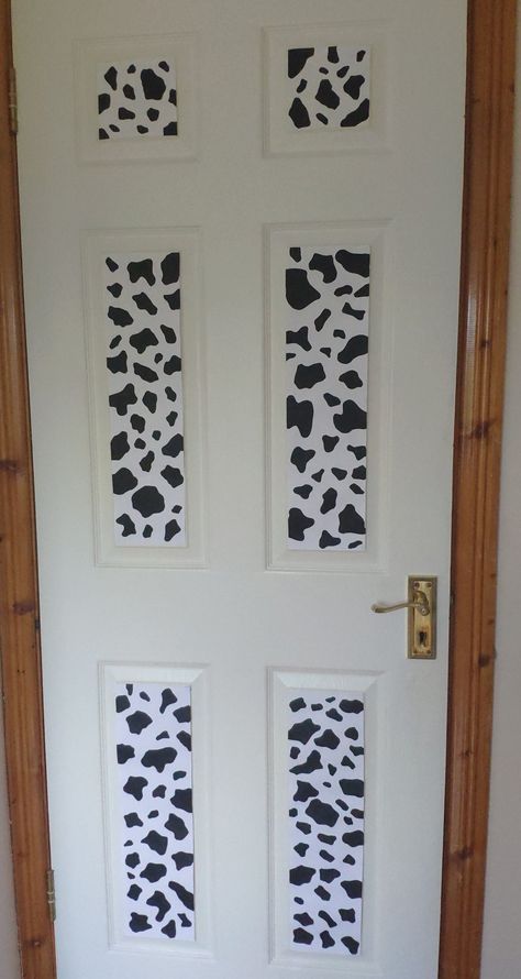 Indie Bedroom Decor, Cow Print Door, Cow Room, Indie Room Aesthetic, Painted Bedroom Doors, Aesthetic Cow, Art Room Doors, Painted Bedroom, Indie Bedroom