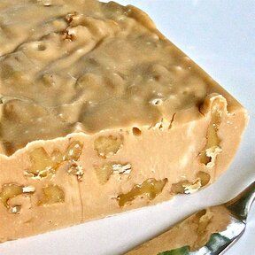 Maple Walnut Fudge Recipe, Maple Walnut Fudge, Maple Fudge Recipes, Walnut Fudge Recipe, Maple Fudge, Walnut Fudge, Healthy Afternoon Snacks, Christmas Fudge, Fudge Recipes Easy