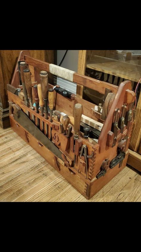 Carpenters Tool Box Ideas, Carving Tool Storage, Wood Tool Organizer, Toolbox Organization, Diy Toolbox, Wood Toolbox, Wood Tool Chest, Toolbox Ideas, Small Woodworking Shop Ideas