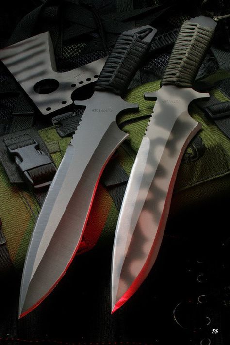 Impressive Strider knives. I'm in love! I REALLY want the one on the right! Strider Knives, Types Of Knives, Cool Knives, Fixed Blade Knife, Zombie Apocalypse, Knife Making, Survival Gear, Axes, Tactical Gear