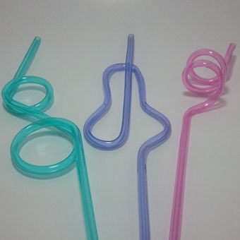 Why haven't I seen crazy straws in years? CRAZY STRAWS ARE STILL COOL. Swirly Straws, Silly Straws, 90s Life, Crazy Straws, Childhood Aesthetic, 00s Nostalgia, Childhood Memories 90s, Childhood Memories 2000, 90s Memories