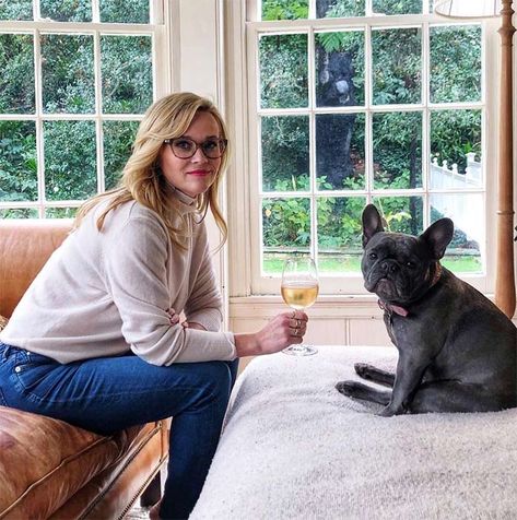 Reese Witherspoon House, Reese Whiterspoon, Reese Witherspoon Style, Celebrity Dogs, Friends Drinks, Big Little Lies, Sweet Dogs, Reese Witherspoon, French Bulldogs