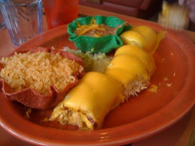 Garcia's Pollo Fundido.....I used to get these all the time at Garcias im Phx. I remember them baked & cream cheese inside. Thanks! Fundido Recipe, Cupcake Diaries, Chicken Entrees, Chicken Flavors, Mexican Dishes, Restaurant Recipes, Copycat Recipes, Burritos, Om Nom