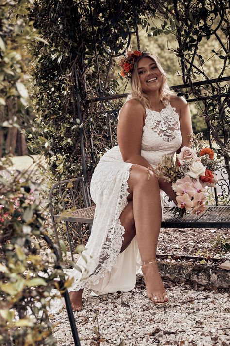 Plus Size Lace Wedding Dress, Classy Evening Gowns, Cheap Bridal Dresses, Sheath Wedding Dress Lace, Halter Wedding Dress, Plus Size Bride, Curvy Bride, Lace Ball Gowns, Summer Dresses For Wedding Guest