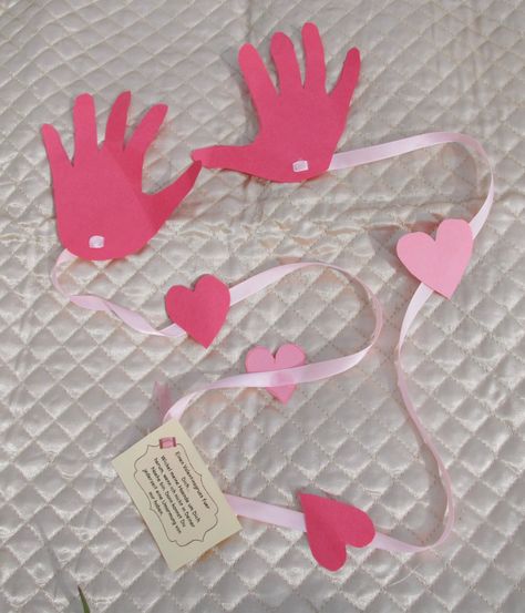 Handprint long distance hug for Valentine's Day - this is cute, I would come up with a better saying for the card though. Long Distance Hug, Valentines Bricolage, Valentine Craft, Happy Hearts Day, Valentine Crafts For Kids, My Funny Valentine, Groundhog Day, St Valentin, Craft For Kids