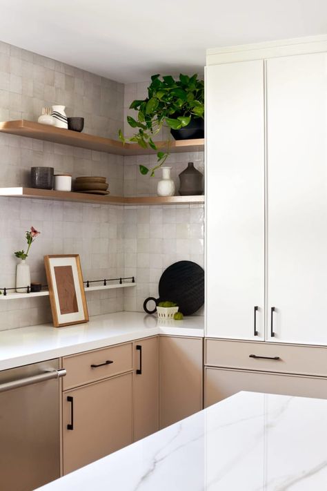 7 Cabinet Styles to Choose from for Your Next Kitchen Redesign Kitchen Only Lower Cabinets, Dapur Kotor, Kitchens 2023, Slim Shaker Cabinet, Shaker Cabinets Kitchen, Kitchen Corners, Flat Cabinets, Starter Homes, Slab Cabinets