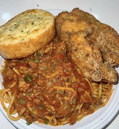 Fish And Spaghetti, Pasta Seafood, Fish Pasta, Studying Food, Southern Recipes Soul Food, Food Crush, Delicious Snacks Recipes, Food Goals, Food Videos Cooking