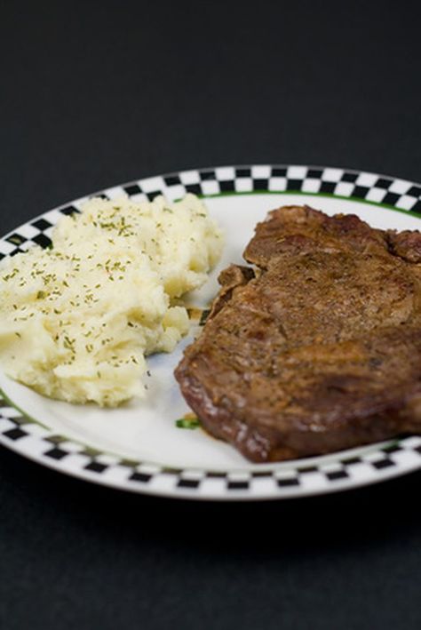 Boneless Eye Of Round Steak Recipes, Beef Eye Round Steak, Round Eye Steak Recipes, Steak Recipes Pan, Top Round Steak Recipes, How To Cook Ribeye, Cooking Steak On Grill, Steak On The Grill, Beef Round Steak