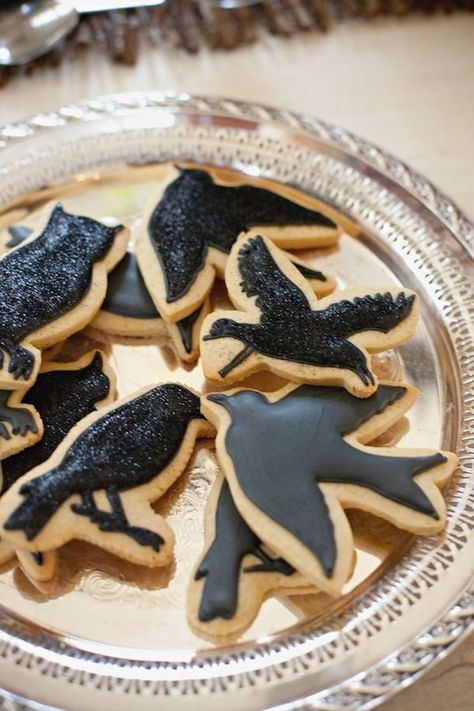 Postres Halloween, Bird Cookies, Cookies Decorated, Cookies Recipes, Halloween Desserts, Halloween Cookies, Halloween Recipes, Purim, Fete Halloween