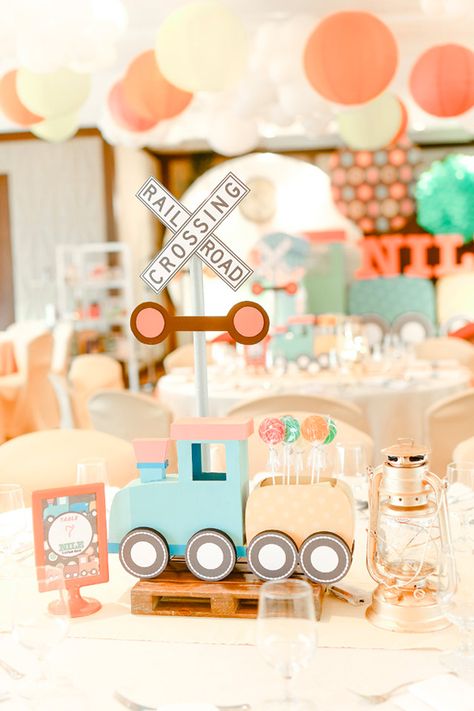 Train Theme Balloon Garland, Train Baby Shower Theme Boys, Train Birthday Party Centerpieces, Train Theme Centerpieces, Meri Meri Train Party, Train Themed Second Birthday, Modern Train Birthday Party, Girl Train Birthday Party, Train Balloon Arch