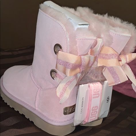 Brand New Limited Edition Bailey Bow Uggs Size 5 In Women’s Ugg Classic Heritage Bow, Pink Bailey Bow Uggs, Trendy Winter Boots, Bow Uggs, Stuff I Want, Cute Uggs, Pretty Sneakers, Pink Uggs, Pretty Shoes Sneakers