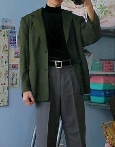 Green Outfit Male Aesthetic, Dark Green Aesthetic Clothes Men, Fancy Green Outfits Men, Green And White Men Outfit, Slytherin Men Outfit, Men Green Outfits Aesthetic, Green Outfit Masc, Green Dark Academia Outfit Men, Green Outfit Men Formal