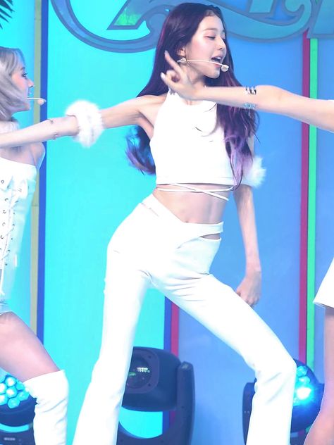 Wonyoung Body Type, Kpop Idol Body Type, Wonyoung Body, Petite Body Types, Ideal Body, Diet Motivation, Mode Fashion, Korean Beauty, Body Positivity