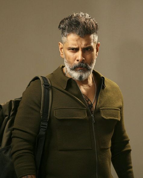 Chiyaan vikram Plain Brown Background, Vikram Chiyaan, Vikram Hairstyle, Indian Hairstyles Men, Hanuman Shiva, Chiyaan Vikram, Stylish Boy Haircuts, Film Wallpaper, Black Blazer Men