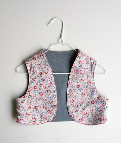 A blog about home decor, upcycling, sewing, painting, drawing, photography, flea market finds, travelling, cooking etc. You are warmly welcomed! Girls Vest Pattern Sewing, Kids Vest Pattern, Diy Vest Pattern, Diy Vest, Waistcoat Pattern, Diy Clothes Patterns, Couture Bb, Sewing Painting, Vest Pattern Free