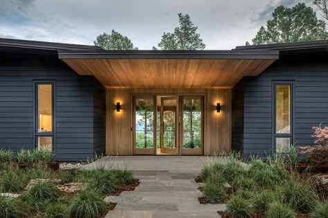 Flat Roofed Houses Exterior, Modern Dogtrot House, Flat Roof Entrance, Modern Home Entry, Overhangs Architecture, Long House Exterior, Roof House Ideas, Flat Front House, Flat Roof House Exterior