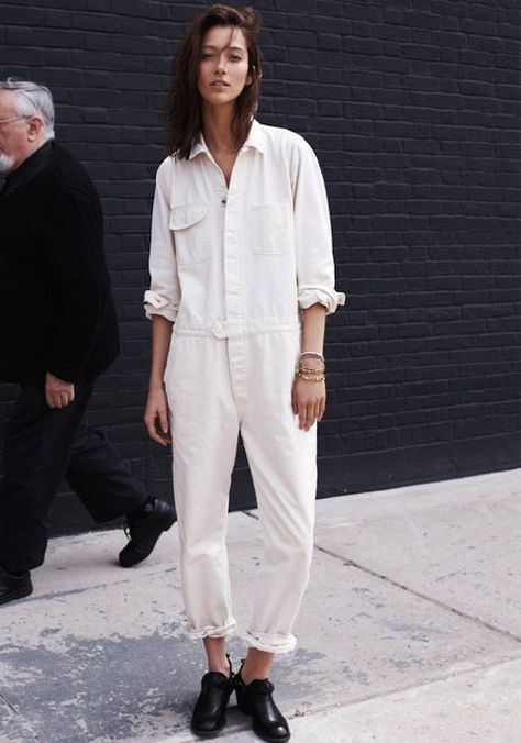 White Utility Jumpsuit, Models Off Duty Style, Utility Jumpsuit, White Clothes, Overall Jumpsuit, Outfit Trends, White Jumpsuit, Models Off Duty, Inspiration Mode