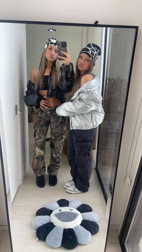 Spider Web Beanie Outfit, Spider Beanie Outfit, Black Cat Outfit Aesthetic, Y2k Beanie Outfit, Beanies Streetwear, Black Beanie Outfit, Spider Beanie, Ig Fits, Black Cat Outfit