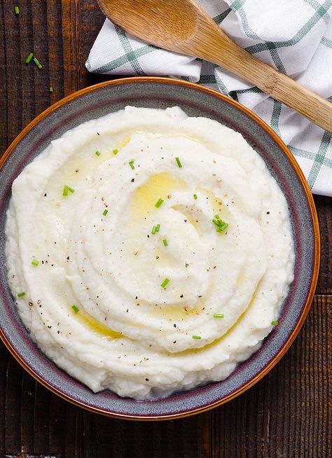 Cauliflower Mashed Potatoes Recipe with unbelievable taste and texture. Plus so easy to make! Save your calories for turkey. | ifoodreal.com Cauliflower Mashed Potatoes Recipe, Nostalgic Recipes, Yummy Potatoes, Cauliflower Mashed, Mashed Cauliflower Recipe, Frozen Cauliflower, Parmesan Cauliflower, Potatoes Roasted, Delicious Sides