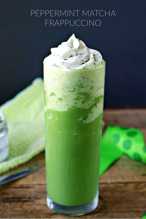 Matcha Frappe Recipe, Peppermint Matcha, Minty Desserts, Matcha Frappuccino, Matcha Frappe, Matcha Shop, Green Tea Dessert, Homemade Cashew Milk, Frappe Recipe