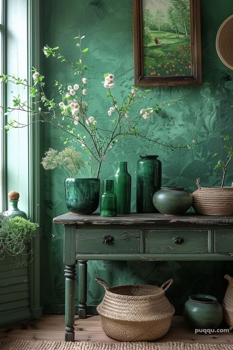 Green Room, Hus Inspiration, Green Interiors, Green Rooms, World Of Interiors, Green Wall, Architectural Elements, Wall Color, Green Living