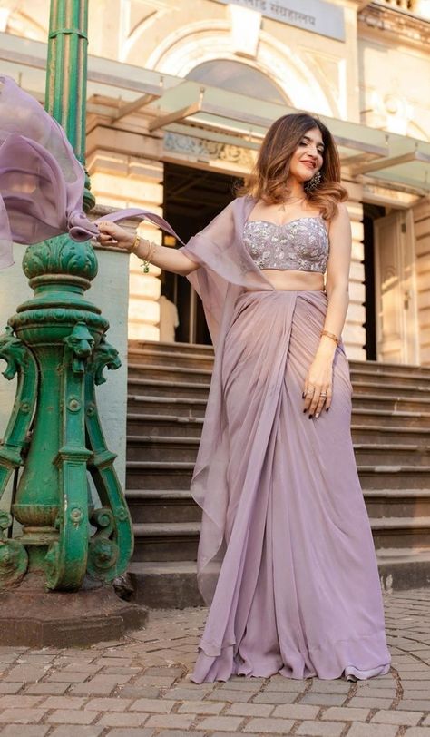 Dresses For Fairwell Party, Crop Top Plazzo Indian, Saree For Sangeet Function, Dj Outfit Female Wedding Indian, Western Lehenga Style, Anniversary Party Outfit Guest, Indo Western Dress Party Wear Indian Weddings, Farewell Outfit Ideas, Drape Saree Indo Western