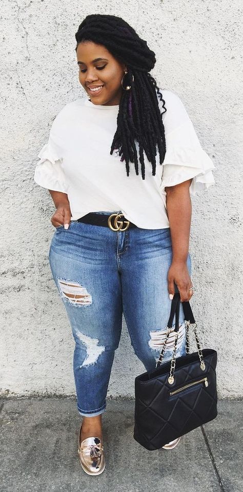 Casual Jeans Look With White T-Shirt | Plus Size Fashion Denim And White Outfits, Shirt And Jeans Women, White Denim Outfit, Plus Size Street Style, Look Plus Size, Shein Outfits, Big Girl Fashion, Plus Size Black, Moda Plus