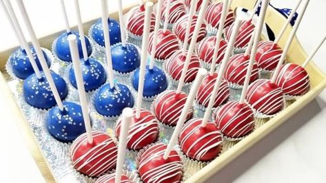 Fourth Of July Cake Pops, Flag Cake Pops, Patriotic Cake Pops, Cake Pops Easy, American Girl Cakes, Fourth Of July Cake, American Flag Cake, Patriotic Cake, Fourth Of July Cakes