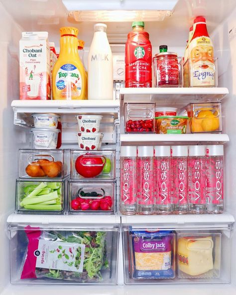 Fridge Goals Snacks, Healthy Fridge Goals, Fridge Goals Healthy Food, Full Fridge Goals, Organised Fridge, Inside Fridge, Snack Room, Fridge Goals, Fridge Organization Ideas