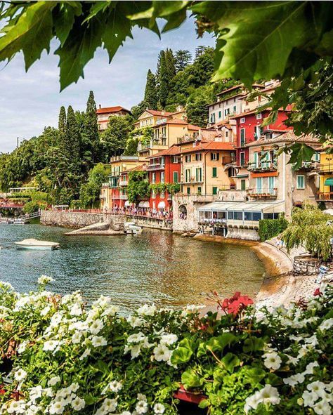 Varrena, Italy Comer See, Italy Pictures, Italian Lakes, 수채화 그림, Destination Voyage, Visit Italy, Italy Vacation, Lake Como, Pretty Places