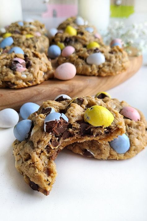 Easter Chocolate Chip Cookies, Chips And Chocolate, Oats Chocolate, Spring Baking, Peanut Butter Oats, Easter Sweets, Easter Baking, Mini Eggs, Desserts To Make