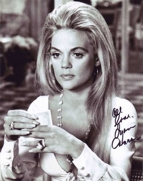 #Hollywood Goddess and Babydoll #DyanCannon, in #DoctorWives from 1971. She dies early in this movie, but with those adorable eyes, cheeks, and lips she's always remembered in everything that she does. Few women are this adorable beautiful, and sexy at the same time and Dyan has always been that. Dyan Cannon, Classic Actresses, Cary Grant, Hollywood Walk Of Fame, Walk Of Fame, Famous Faces, Hollywood Stars, Classic Hollywood, Old Hollywood