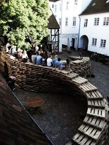 Gallery of Low-Cost Design: Urban Installations and Pavilions Built with Recycled Pallets - 9 Tactical Urbanism, Temporary Architecture, Swiss Cottage, Urban Intervention, Eco Architecture, Recycled Pallet, Recycled Pallets, Urban Furniture, Pallet Crafts