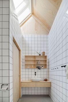 Drømme Bad, Lake Bathroom, Sweden House, Primary Suite, Scandinavian Bathroom, Bad Inspiration, Bad Design, Silver Lake, Bathroom Toilets