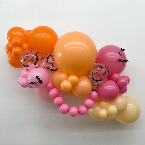 Aesthetic Halloween Party Decor, Grab And Go Balloon Garland, Halloween Garlands, Halloween Balloon Garland, 70s Halloween, Halloween Toddler Party, Halloween Balloons Decorations, Paw Birthday, Christmas Hand Painted