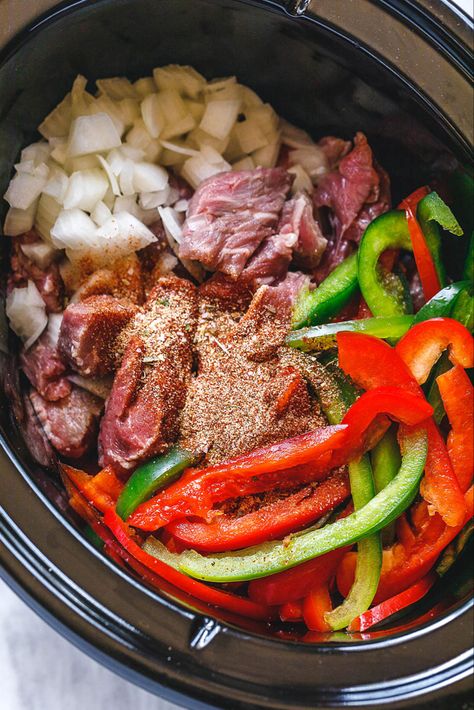 Crock-Pot Steak Fajita - #slowcooker #steak #beef #recipe #eatwell101 - Melt-in-your-mouth delicious! This slow cooker steak fajita is perfect to come home to a warm meal after a day at work. - #recipe by #eatwell101 Steak Fajitas Crockpot, Slow Cooker Fajitas, Beef Fajita Recipe, Crockpot Fajitas, Flank Steak Fajitas, Easy Steak Fajitas, Beef Crockpot, Slow Cooker Steak, Crockpot Steak