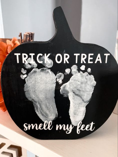 Infant Halloween, Halloween Craft, Pumpkin Crafts, Baby Halloween, Halloween Crafts, Trick Or Treat, Favorite Books, The Creator, Paint