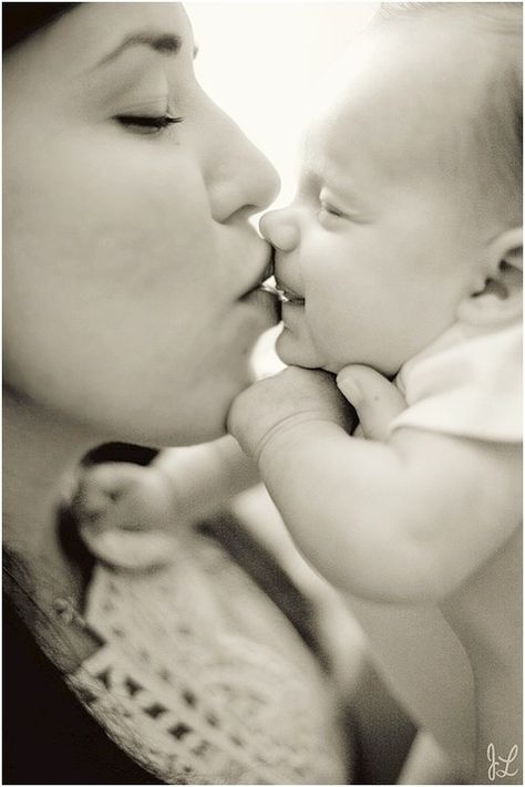 Kind Photo, Baby Kiss, Baby Fotografie, South Florida Wedding, Newborn Pictures, Mother And Child, Mothers Love, Future Kids, Newborn Photos