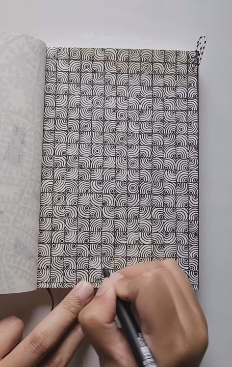 Partner Drawing Activity, Full Page Zentangle, Thick Marker Drawing, Pretty Patterns To Draw, Easy Drawing Patterns, Glass Dip Pen Art, Drawing Patterns Doodles, Felt Pen Art, Simple Patterns To Draw