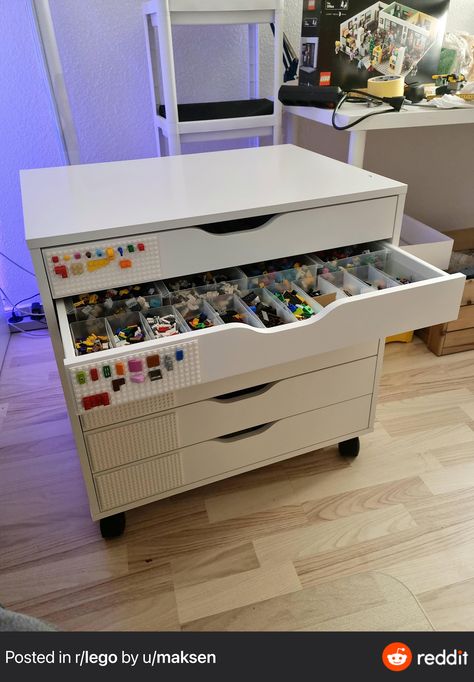 Lego Storage Cabinet, Lego Organization Ideas Bedroom, Bedroom Lego Storage, Lego Sets Storage, Lego Display Ideas Adult, Kallax Lego, Lego Cart, Lego Storage Ideas Display, Lego Setup