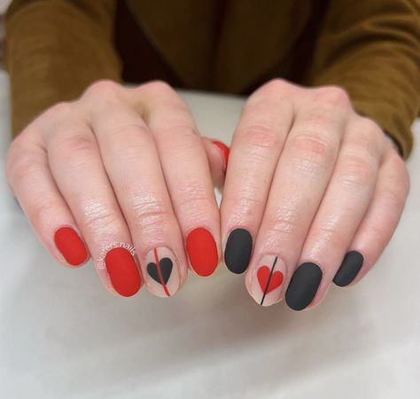 Queen Of Hearts Inspired Nails, Queen Of Heart Nails Designs, Nail Art Alice In Wonderland, Alice Nails Wonderland, Queen Of Hearts Nails Designs Alice In Wonderland, Alice In Wonderland Nails Simple, Queen Of Hearts Nail Art, Playing Cards Nails, Alice In Wonderland Queen Of Hearts