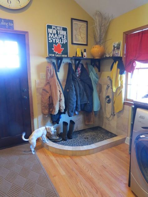 Foot Washing Station, Washing Station, Stylish Laundry Room, Dog Washing Station, Dog Wash, Dog Rooms, Boot Room, Laundry Mud Room, Outdoor Movie