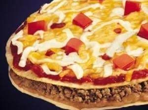 I love getting the Mexican pizza from Taco Bell. The perfect late night snack! It is really easy to prepare this at home and is a great dinner or snack idea to make when you have leftovers from a taco dinner. Copycat Taco Bell Mexican Pizza, Copycat Taco Bell, Taco Bell Mexican Pizza, Taco Bell Recipes, Taco Dinner, Mexican Pizza, Copycat Restaurant Recipes, Cat Recipes, Taco Bell