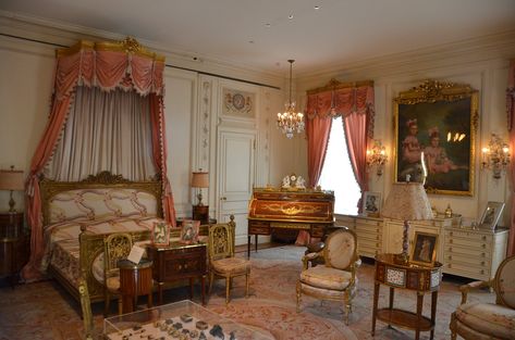 Marjorie Merriweather Post, Estate Mansion, Mansion Bedroom, Russian Interiors, Castle Bedroom, Leeds Castle, Estate Interior, Castle Aesthetic, Victorian Decor